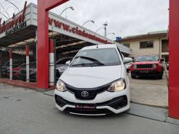 TOYOTA - ETIOS 1.3 X 16V FLEX 4P AUTOMÁTICO - 2018/2019 - BRANCA - R$ 63.900,00