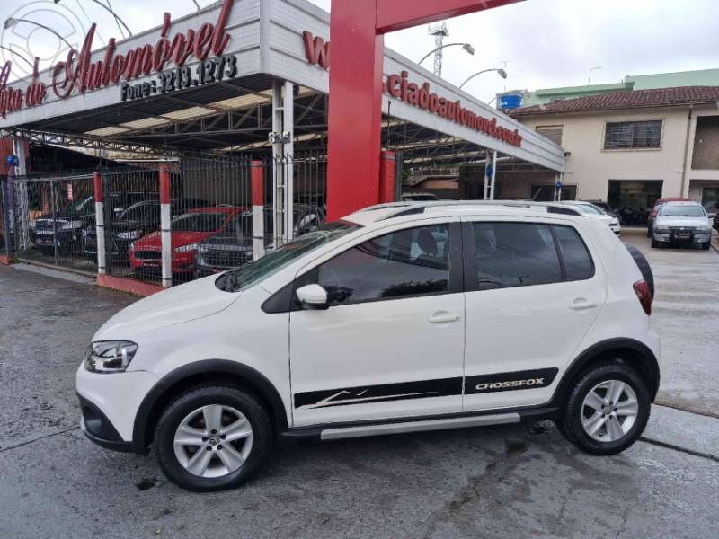 VOLKSWAGEN - CROSSFOX 1.6 MI FLEX 8V 4P MANUAL - 2010/2011 - BRANCA - R$ 41.900,00