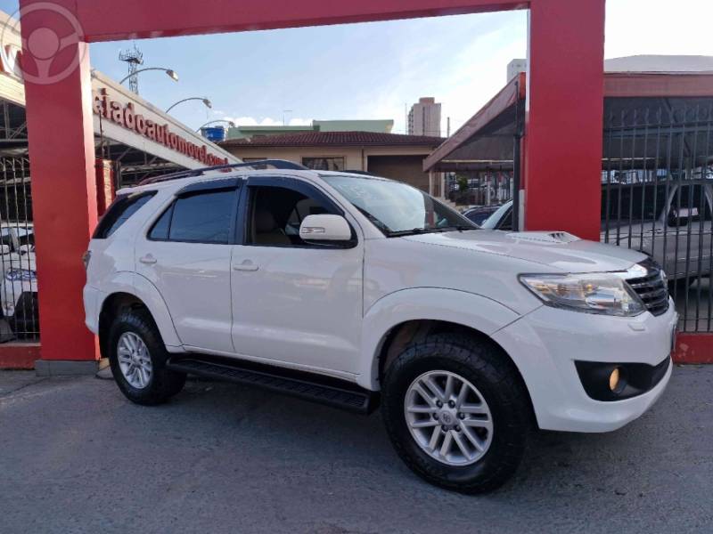 TOYOTA - HILUX SW4 3.0 SRV 4X4 16V TURBO INTERCOOLER DIESEL 4P AUTOMÁTICO - 2013/2013 - BRANCA - R$ 134.000,00