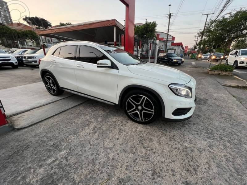 MERCEDES-BENZ - GLA 250 2.0 16V TURBO SPORT 4P AUTOMÁTICO - 2015/2016 - BRANCA - R$ 134.000,00
