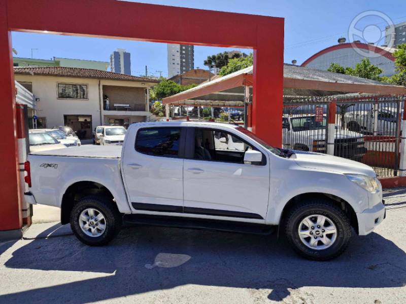 CHEVROLET - S10 2.8 LT 4X4 CD 16V TURBO DIESEL 4P AUTOMÁTICO - 2013/2014 - BRANCA - R$ 109.000,00