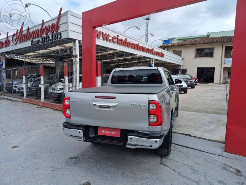 TOYOTA - HILUX 2.8 SRX 4X4 CD 16V DIESEL 4P AUTOMÁTICO - 2022/2022 - CINZA - R$ 239.000,00