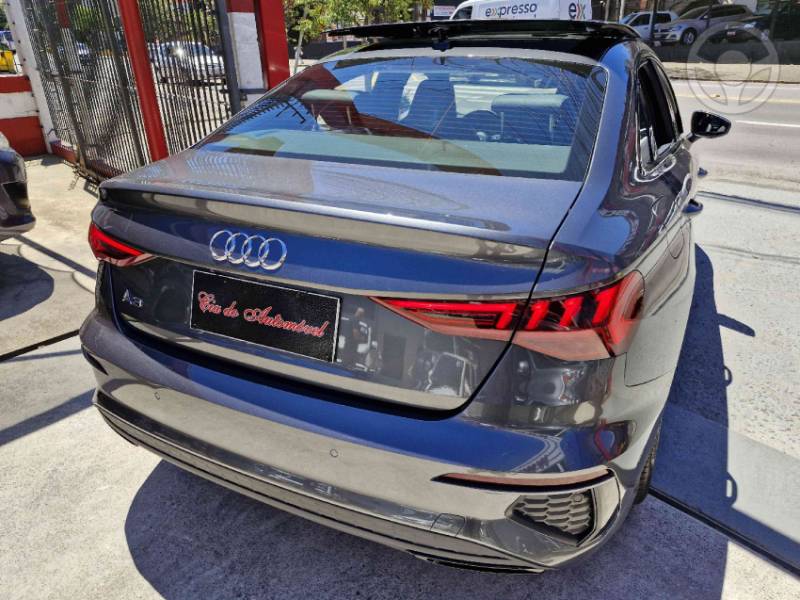AUDI - A3 2.0 TFSI PERFORMANCE BLACK SEDAN 4P AUTOMÁTICA - 2022/2023 - CINZA - R$ 209.000,00