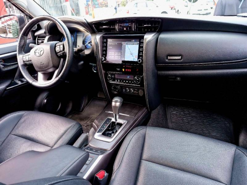 TOYOTA - HILUX SW4 2.8 SRX 4X4 16V TURBO INTERCOOLER DIESEL 4P AUTOMÁTICO - 2021/2022 - CINZA - R$ 309.000,00