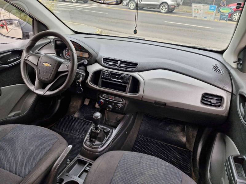CHEVROLET - ONIX 1.0 MPFI JOY 8V FLEX 4P MANUAL - 2017/2018 - PRATA - R$ 46.900,00