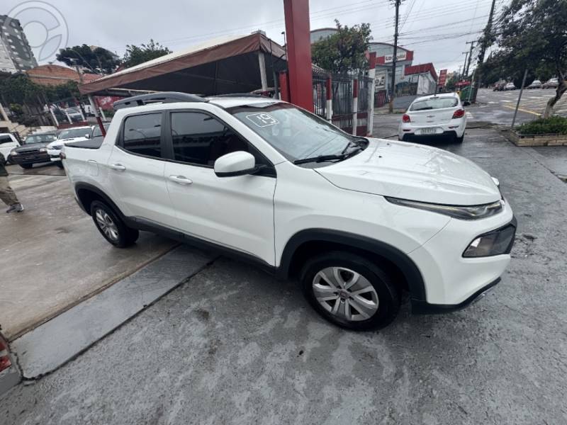 FIAT - TORO 1.8 16V EVO FLEX FREEDOM AUTOMÁTICO - 2018/2019 - BRANCA - R$ 89.000,00