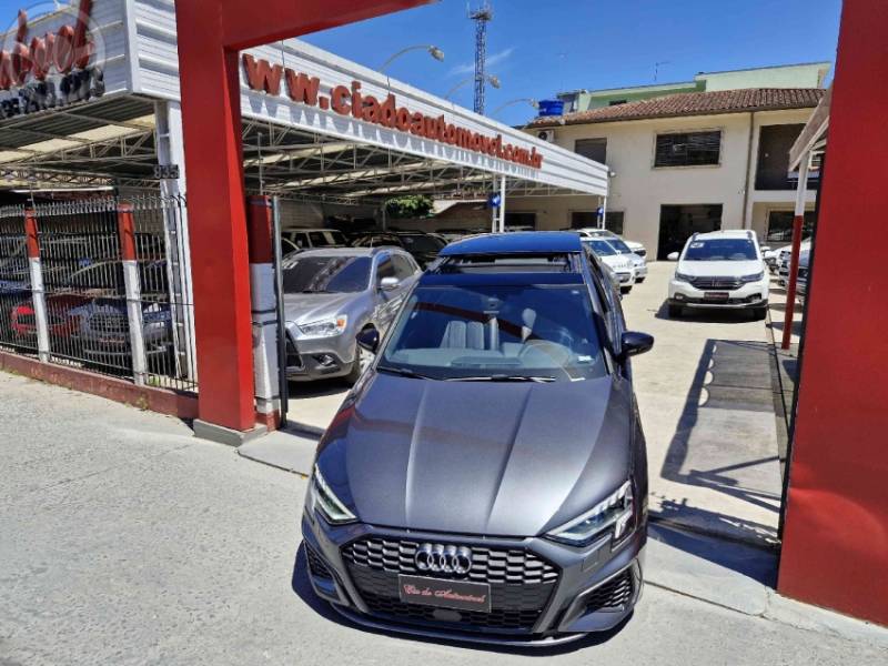 AUDI - A3 2.0 TFSI PERFORMANCE BLACK SEDAN 4P AUTOMÁTICA - 2022/2023 - CINZA - R$ 225.000,00