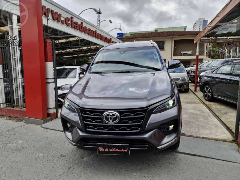 TOYOTA - HILUX SW4 2.8 SRX 4X4 16V TURBO INTERCOOLER DIESEL 4P AUTOMÁTICO - 2021/2022 - CINZA - R$ 299.900,00