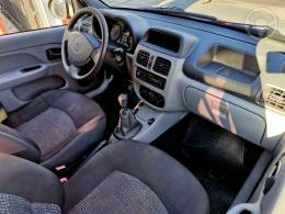 RENAULT - CLIO 1.0 CAMPUS 16V FLEX 4P MANUAL - 2012/2012 - VERMELHA - R$ 23.900,00