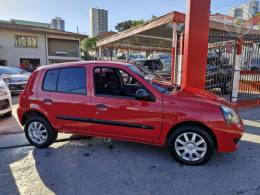 RENAULT - CLIO 1.0 CAMPUS 16V FLEX 4P MANUAL - 2012/2012 - VERMELHA - R$ 23.900,00
