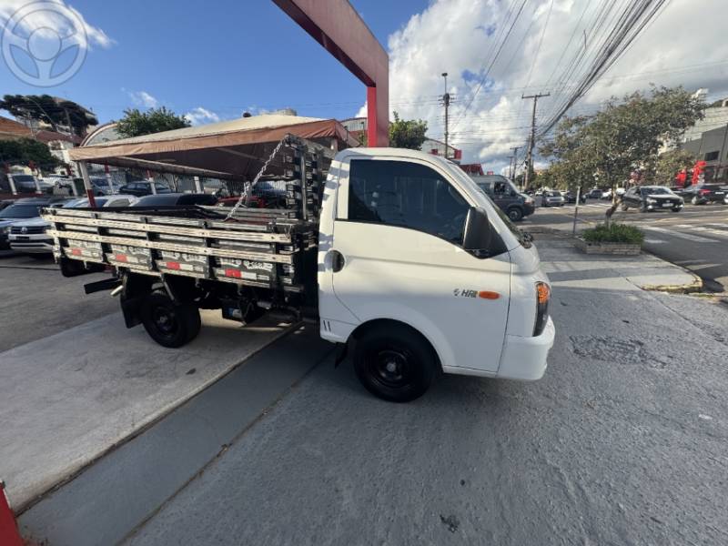 HYUNDAI - HR 2.5 TCI HD LONGOCAÇAMBA 4X2 8V 97CV TURBO INTERCOOLER DIESEL 2P MANUAL - 2015/2016 - BRANCA - R$ 99.000,00