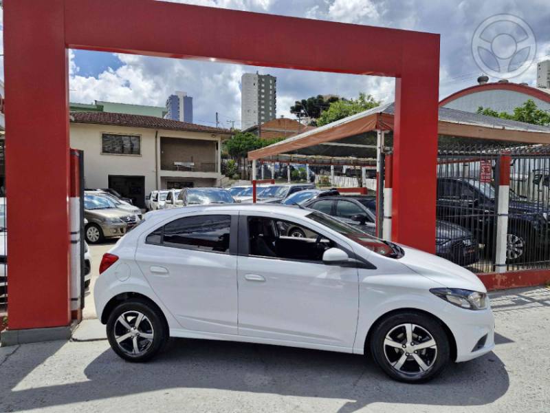 CHEVROLET - ONIX 1.4 MPFI LTZ 8V FLEX 4P MANUAL - 2018/2018 - BRANCA - R$ 67.900,00