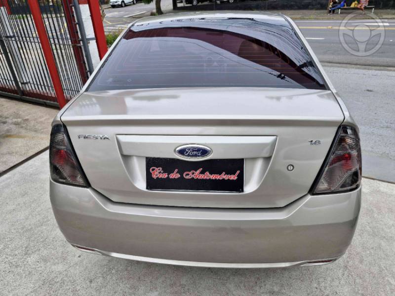 FORD - FIESTA 1.6 ROCAM SEDAN 8V FLEX 4P MANUAL - 2014/2014 - PRATA - R$ 34.900,00