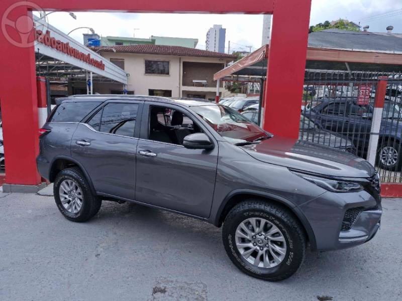 TOYOTA - HILUX SW4 2.8 SRX 4X4 16V TURBO INTERCOOLER DIESEL 4P AUTOMÁTICO - 2021/2022 - CINZA - R$ 299.900,00
