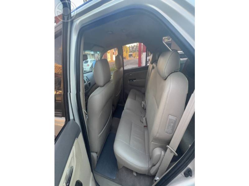 TOYOTA - HILUX SW4 3.0 SRV 4X4 16V TURBO INTERCOOLER DIESEL 4P AUTOMÁTICO - 2012/2013 - CHAMPAGNE - R$ 139.000,00