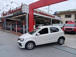 TOYOTA - ETIOS 1.3 X 16V FLEX 4P AUTOMÁTICO - 2018/2019 - BRANCA - R$ 63.900,00