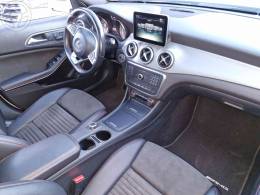MERCEDES-BENZ - GLA 250 2.0 16V TURBO SPORT 4P AUTOMÁTICO - 2015/2016 - BRANCA - R$ 129.000,00