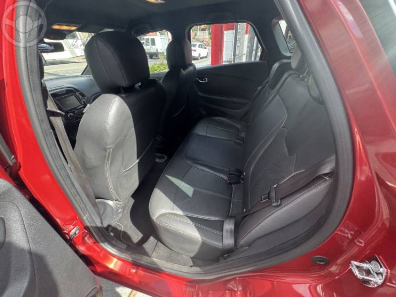 RENAULT - CAPTUR 1.6 16V INTENSE BOSE FLEX 4P AUTOMÁTICO - 2020/2021 - BORDO - R$ 88.000,00