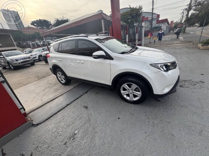 TOYOTA - RAV4 2.0 4X2 16V 4P AUTOMÁTICO - 2014/2014 - BRANCA - R$ 84.900,00