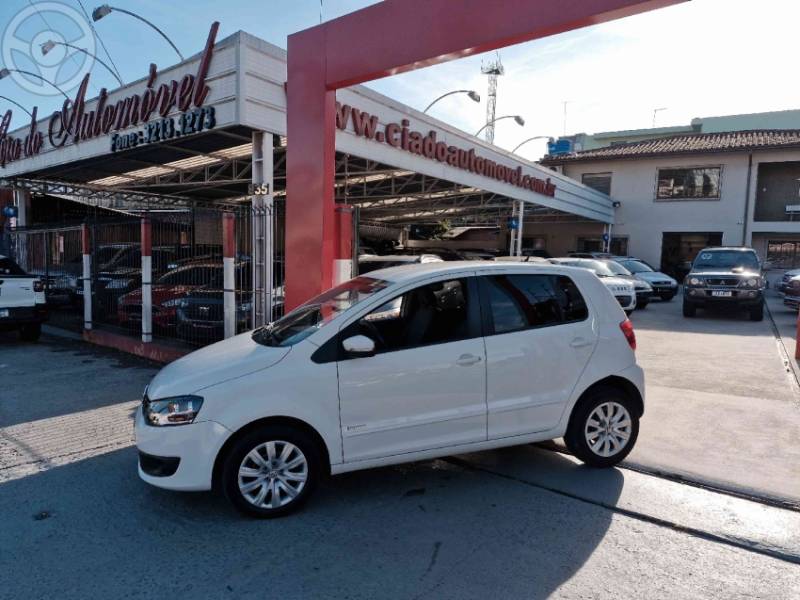 VOLKSWAGEN - FOX 1.0 MI TREND 8V FLEX 4P MANUAL - 2012/2013 - BRANCA - R$ 37.900,00