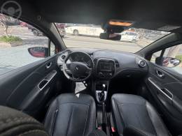 RENAULT - CAPTUR 1.6 16V INTENSE BOSE FLEX 4P AUTOMÁTICO - 2020/2021 - BORDO - R$ 88.000,00