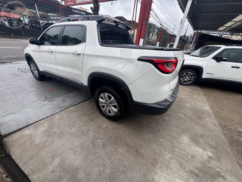 FIAT - TORO 1.8 16V EVO FLEX FREEDOM AUTOMÁTICO - 2018/2019 - BRANCA - R$ 89.000,00