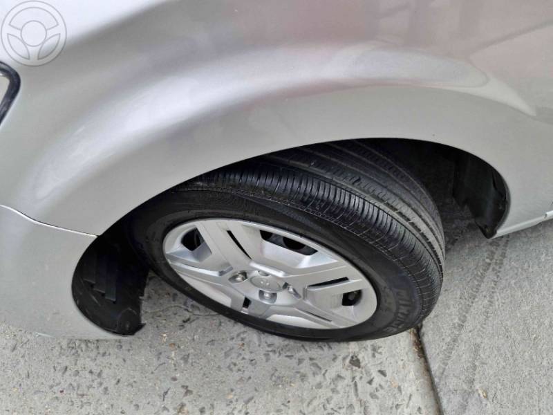 CHEVROLET - ONIX 1.0 MPFI JOY 8V FLEX 4P MANUAL - 2017/2018 - PRATA - R$ 46.900,00