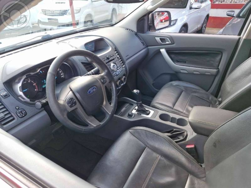 FORD - RANGER 3.2 LIMITED 4X4 CD 20V DIESEL 4P AUTOMÁTICO - 2014/2014 - PRATA - R$ 99.800,00