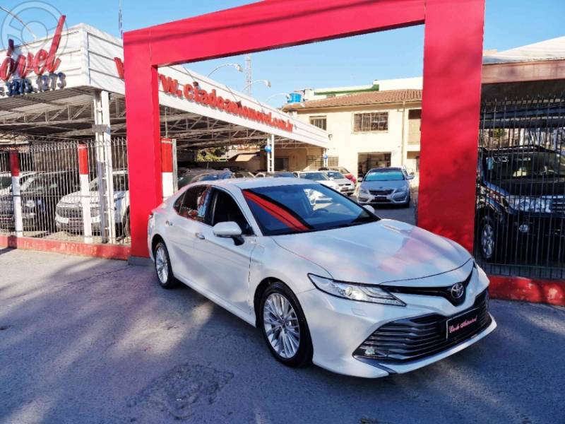 TOYOTA - CAMRY 3.5 XLE V6 24V 4P AUTOMÁTICO - 2018/2019 - BRANCA - R$ 175.000,00