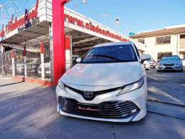 TOYOTA - CAMRY 3.5 XLE V6 24V 4P AUTOMÁTICO - 2018/2019 - BRANCA - R$ 175.000,00
