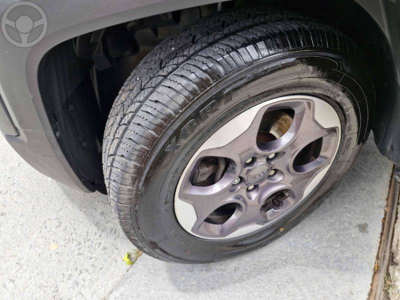 JEEP - RENEGADE 1.8 16V FLEX LONGITUDE 4P AUTOMÁTICO - 2017/2017 - PRETA - R$ 64.900,00