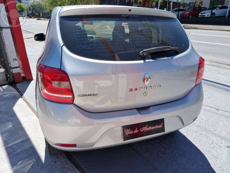 RENAULT - SANDERO 1.0 AUTHENTIQUE 16V FLEX 4P MANUAL - 2014/2015 - PRATA - R$ 37.900,00
