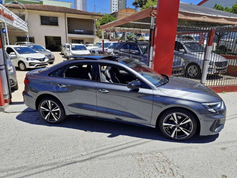 AUDI - A3 2.0 TFSI PERFORMANCE BLACK SEDAN 4P AUTOMÁTICA - 2022/2023 - CINZA - R$ 216.000,00