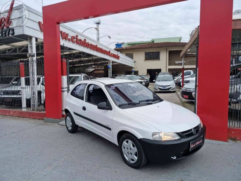 CHEVROLET - CELTA 1.0 MPFI LIFE 8V FLEX 2P MANUAL - 2005/2006 - BRANCA - R$ 18.990,00
