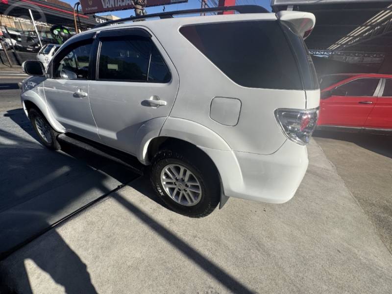 TOYOTA - HILUX SW4 3.0 SRV 4X4 16V TURBO INTERCOOLER DIESEL 4P AUTOMÁTICO - 2013/2013 - BRANCA - R$ 139.000,00