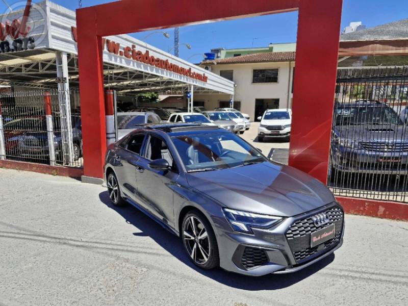 AUDI - A3 2.0 TFSI PERFORMANCE BLACK SEDAN 4P AUTOMÁTICA - 2022/2023 - CINZA - R$ 225.000,00