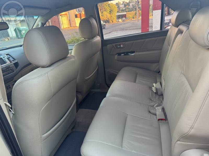 TOYOTA - HILUX SW4 3.0 SRV 4X4 16V TURBO INTERCOOLER DIESEL 4P AUTOMÁTICO - 2012/2013 - CHAMPAGNE - R$ 139.000,00