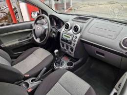 FORD - FIESTA 1.6 ROCAM SEDAN 8V FLEX 4P MANUAL - 2014/2014 - PRATA - R$ 34.900,00
