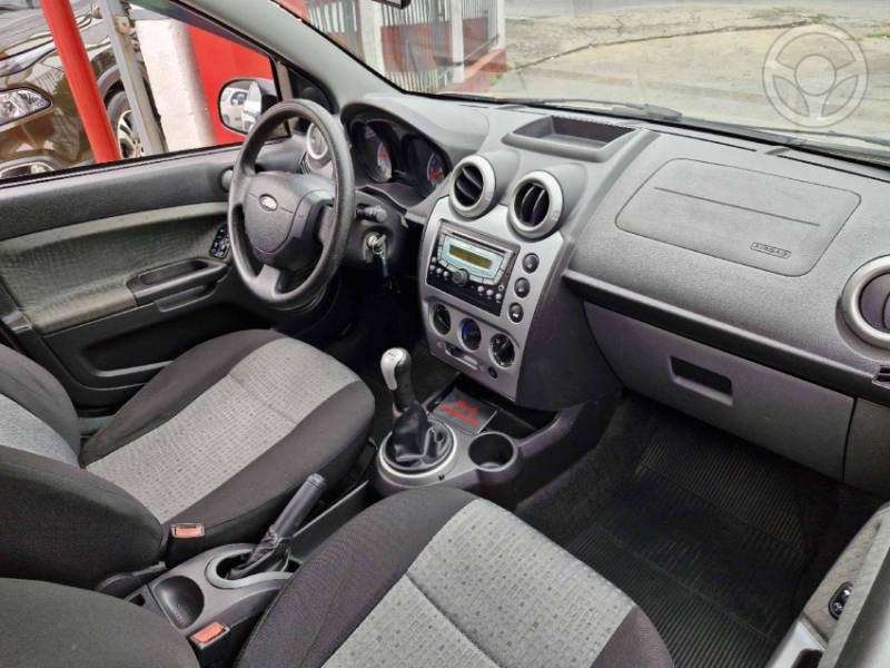 FORD - FIESTA 1.6 ROCAM SEDAN 8V FLEX 4P MANUAL - 2014/2014 - PRATA - R$ 34.900,00