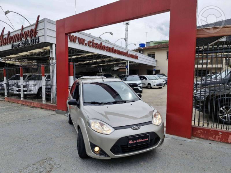 FORD - FIESTA 1.6 ROCAM SEDAN 8V FLEX 4P MANUAL - 2014/2014 - PRATA - R$ 34.900,00