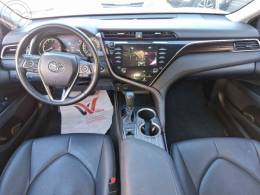 TOYOTA - CAMRY 3.5 XLE V6 24V 4P AUTOMÁTICO - 2018/2019 - BRANCA - R$ 175.000,00