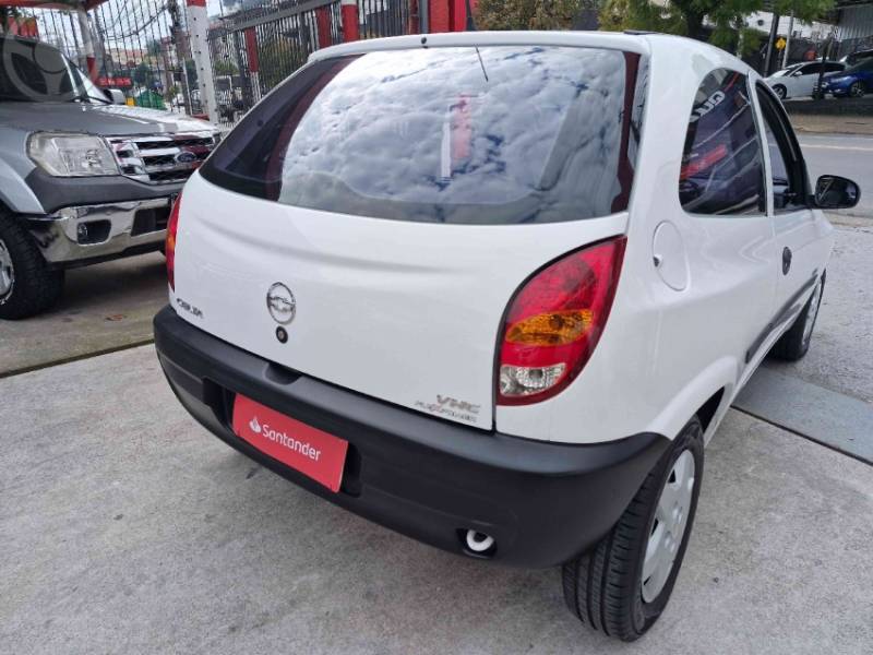 CHEVROLET - CELTA 1.0 MPFI LIFE 8V FLEX 2P MANUAL - 2005/2006 - BRANCA - R$ 18.990,00