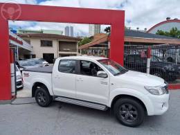 TOYOTA - HILUX 3.0 SR 4X4 CD 16V TURBO INTERCOOLER DIESEL 4P AUTOMÁTICO - 2014/2015 - BRANCA - R$ 142.000,00