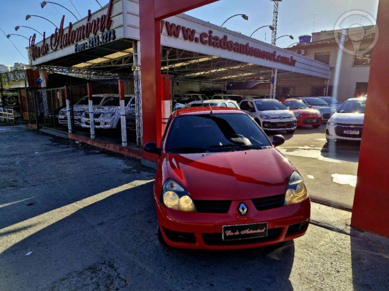 RENAULT - CLIO 1.0 CAMPUS 16V FLEX 4P MANUAL - 2012/2012 - VERMELHA - R$ 23.900,00