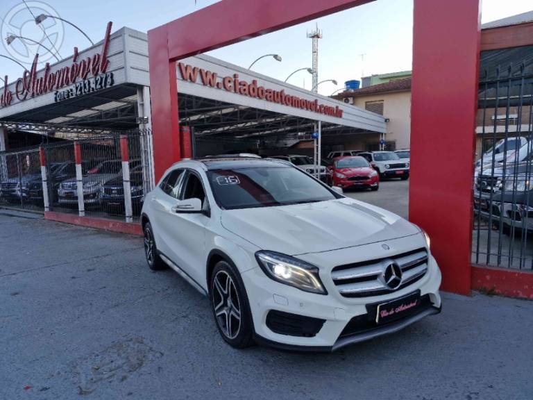 MERCEDES-BENZ - GLA 250 2.0 16V TURBO SPORT 4P AUTOMÁTICO - 2015/2016 - BRANCA - R$ 134.000,00