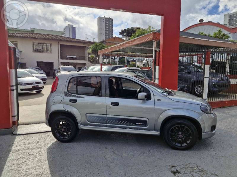 FIAT - UNO 1.4 EVO SPORTING 8V FLEX 4P MANUAL - 2014/2014 - PRATA - R$ 39.800,00