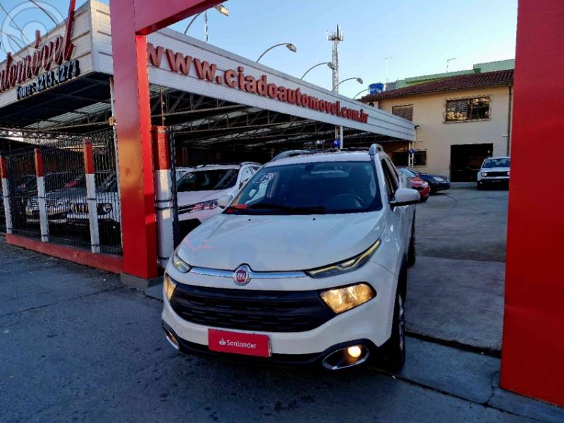 FIAT - TORO 1.8 16V EVO FLEX FREEDOM AUTOMÁTICO - 2018/2019 - BRANCA - R$ 89.000,00