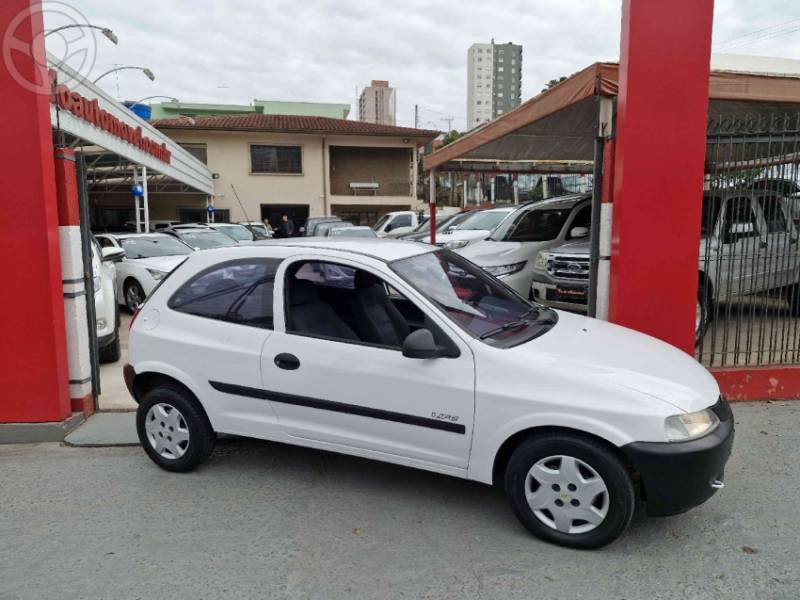 CHEVROLET - CELTA 1.0 MPFI LIFE 8V FLEX 2P MANUAL - 2005/2006 - BRANCA - R$ 18.990,00