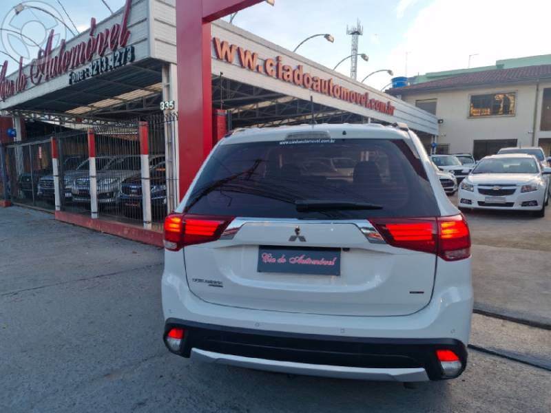 MITSUBISHI - OUTLANDER 2.2 4X4 16V DIESEL 4P AUTOMÁTICO - 2017/2018 - BRANCA - R$ 109.000,00