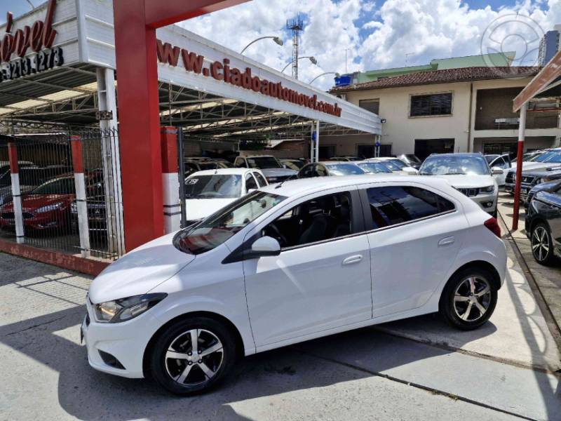 CHEVROLET - ONIX 1.4 MPFI LTZ 8V FLEX 4P MANUAL - 2018/2018 - BRANCA - R$ 67.900,00